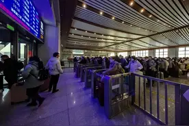 高铁长治东站迎返程小高峰图片