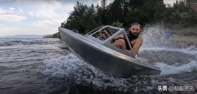 世界上最小的喷射艇，只有6英尺长