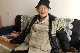 九旬老人执意当裸模，不顾孩子感受，儿子：他死了自己爬去火葬场图片