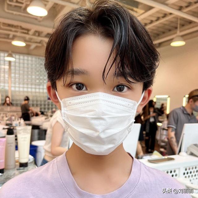 适合校园男生学生发型图片,十一最帅气小男孩发型15款,时尚还有型