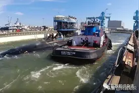 美国海军下水和服役一批新舰——核潜艇、补给舰、驱逐舰、濒海战斗舰图片