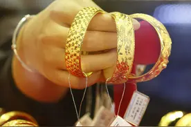 黄金首饰你天天戴吗？这4种情况赶紧摘下来，否则首饰越戴越轻图片