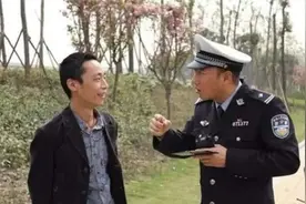 那个会说段子的“网红交警”，得了抑郁症...图片