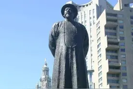 美国为什么要在寸土寸金的纽约，为林则徐铸铜像？学者：大有深意图片