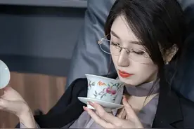 三十岁女上司爆料：与下属同居后，体验到了前所未有的快乐！图片