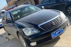 翻新07年“二手残旧”的12代皇冠，见证“美女一手车”复活图片