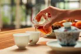 每天喝茶真的好吗？为何有人说长期喝茶一点不养生，还可能致癌？图片