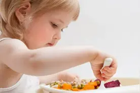 孩子一顿到底应该吃多少，按量还是按需？最合适的参考其实是这个图片