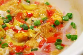 菜市场被人丢弃的鱼杂，原来是个宝！配上豆腐一起炖，太香了图片