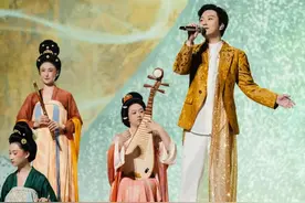 谁能想到！唱出人民日报点赞的“国民歌曲”一年后，李玉刚又火了图片