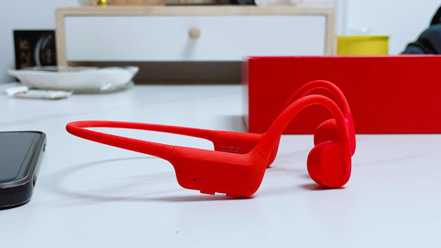 支持无线充电，15区分压佩戴更舒适，南卡NEO骨传导耳机体验