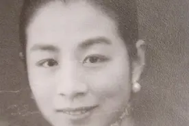 53岁出轨养女，发妻绝望提离婚，他冷笑：你拿什么养活自己？图片