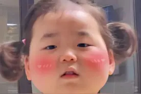 抖音表情包：有空一起贴贴呀图片