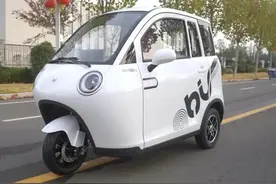 金彭电动三轮车“蚁客”，搭载2000瓦电机和助力系统，续航300里图片