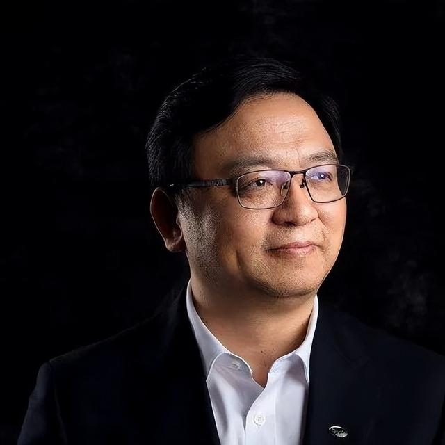 比亚迪老板王传福:13岁丧母15岁丧父,43岁身价百亿成中国首富