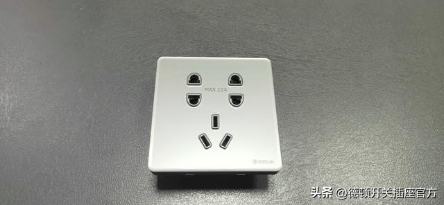 公牛插座面板怎么接线图（什么是七孔插座）