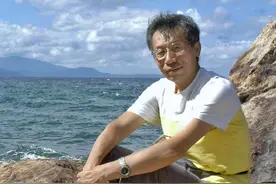 他是“中国耻辱”，吃里扒外，全民唾骂，回国参加母亲葬礼被抓捕图片
