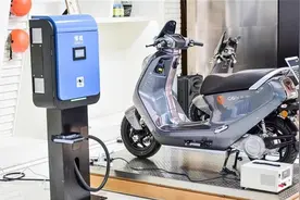 今天才知道！电动车半路没电，车上有个开关，没电还能骑5-10公里图片