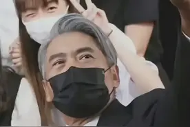 66岁周润发白发矍铄，但被挖出被钟楚红张曼玉利智章子怡吐槽人品图片