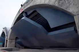 歼10加固地堡成排亮相！一机一洞超厚T字铁门，可防御普通钻地弹图片