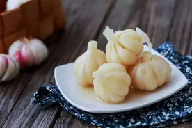 糖醋蒜和腊八蒜究竟有什么区别？很多人都做错了，学会再腌不吃亏图片