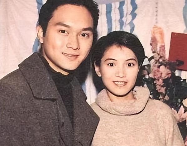 美女港星朱茵：住深山，一辆破车开26年，为何还要执意嫁给黄贯中