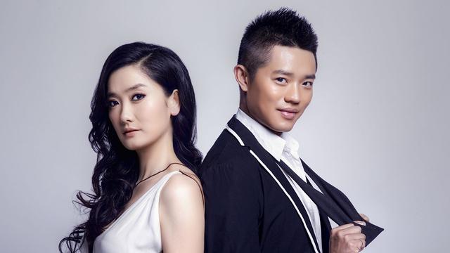 阿宝张冬玲闪婚,事实证明,如今"装疯卖傻"的歌手阿宝,已经活成了一个