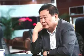 曹德旺丨一顿饭两瓶酒，改变一生轨迹图片