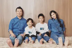 侯佩岑罕晒全家福庆结婚12周年，示爱老公“谢谢你娶我”略显卑微图片