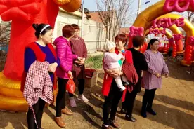 外甥婚礼，舅舅和舅妈迟到不等，喝酒掀翻桌子：没有这个亲戚图片