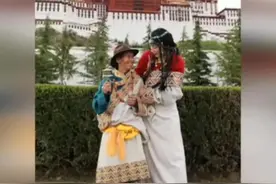 24岁女孩带74岁父亲全国旅行，6年前欲告知身世，女孩:我早就知道图片