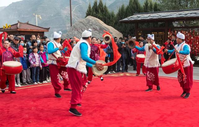 ӭ���� �˲�ͣ �������ھ���������Ϯ