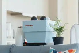 拿铁爱好者福音？颜值与性能兼得？这款半自动意式咖啡机值得参考图片