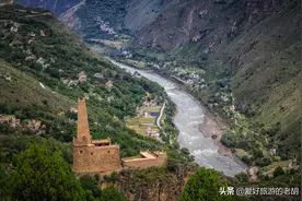仅有5万人的四川小县，没有铁路和高速公路，依山傍水十分漂亮图片