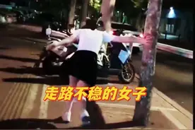 女友再一次喝醉，男子泪流满面：想放弃爱她，这滋味太折磨人了图片