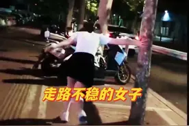 女友再一次喝醉，男子泪流满面：想放弃爱她，这滋味太折磨人了图片