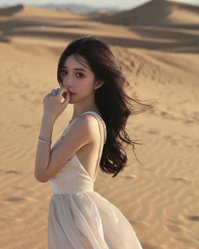 情感故事：追我5年的舔狗结婚了，居然有点伤感