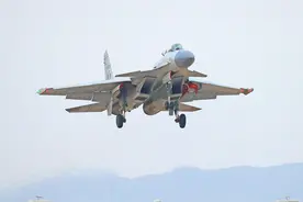 晒图！歼-15多课目飞行训练图片