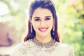 印度钻石级女人，腰如约素延颈秀项，来自高种姓的奢华之美图片