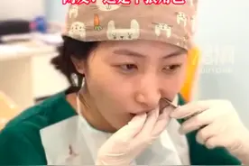 硬核操作！女医生挑战自己给自己拔智齿，回应：拔牙没有想象中痛苦图片