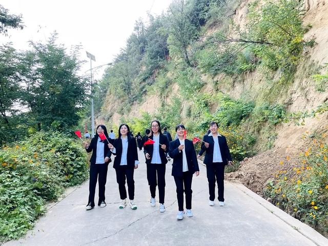 ϲӭ����� �滭�����̡����Ӱ��˴����Сѧ��ʦ�Ž��