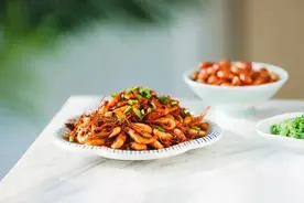 江浙人最爱的【油爆小河虾】，5分钟就能做，壳脆肉鲜汁又多~图片