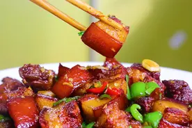 难怪饭店的红烧肉那么好吃，原来诀窍这么简单，学会给家人露一手图片