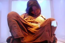 被冰封500多年的少女，面容沉静如同睡着，医生检查后：她很危险图片