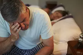 为何每天凌晨二三点钟的时候醒来，就睡不着了？谨慎两大问题图片