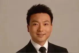“央视门面”康辉，高考成绩曾被顶替，凭22分钟超长口播一战封神图片