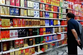 白酒里滴一滴食用油，好酒坏酒一目了然，希望喝酒的人全看看图片