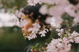 现任因丈夫前妻一周探望孩子三次而不满：后妈难当，我像外人一样图片