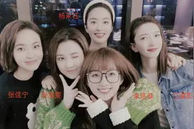 江疏影晒《欢乐颂3》杀青照，拍摄历时7个月，新五美罕见亲密同框图片