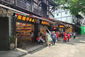 磁器口造成如今的局面，排除疫情的影响，很大部分是景区作茧自缚图片
